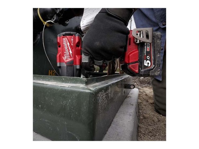 M18 FUEL™ 鋰電無碳刷1/2"中扭力衝擊扳手