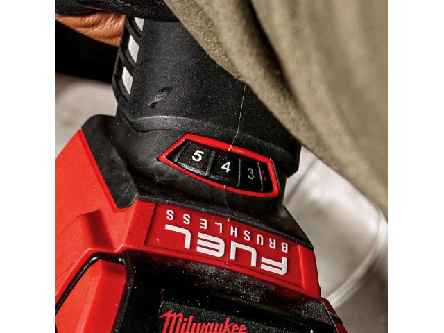 M18 FUEL™ 鋰電無碳刷4"調速速停砂輪機 (推鈕式)