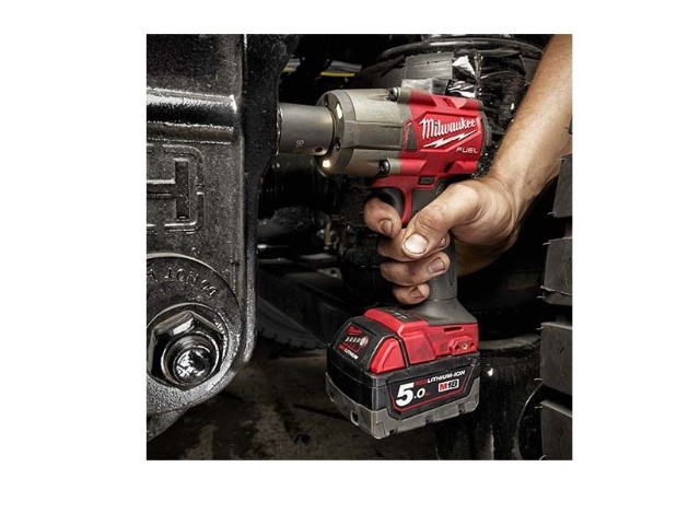 M18 FUEL™ 鋰電無碳刷1/2"中扭力衝擊扳手