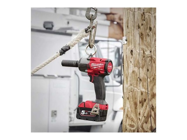 M18 FUEL™ 鋰電無碳刷1/2"中扭力衝擊扳手